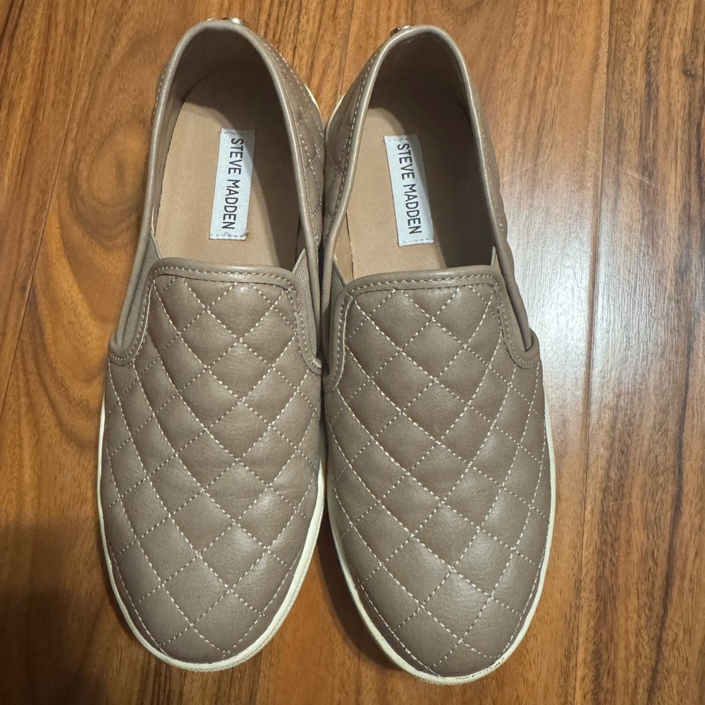 Steve Madden quilted slide in’s